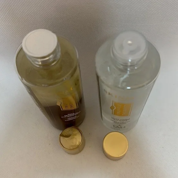 Samara Vegan Crossbody Bag with Skin & Co Truffle Therapy Toner & Cleansing Oil - Picture 7 of 11